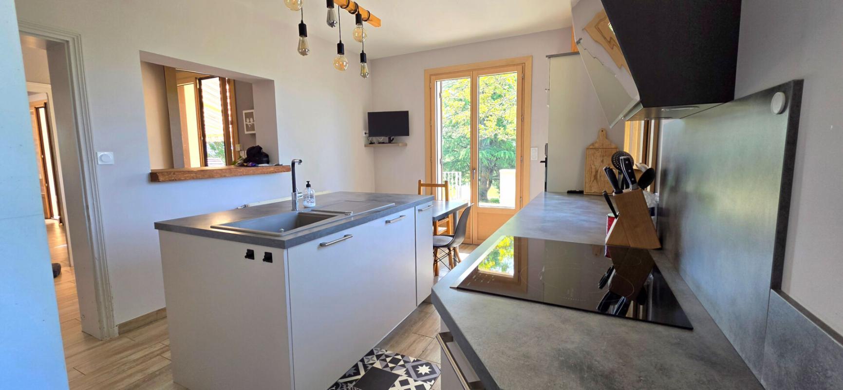 SAINT-LAURENT-DES-HOMMES Maison  avec sous sol et parc 8