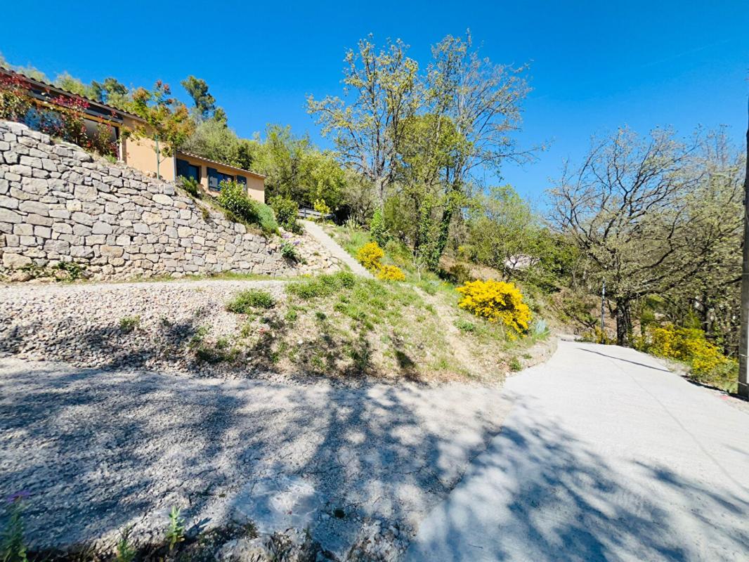 FIGANIERES VILLA INDIVIDUELLE AVEC APPART T3 INDEPENDANT 17