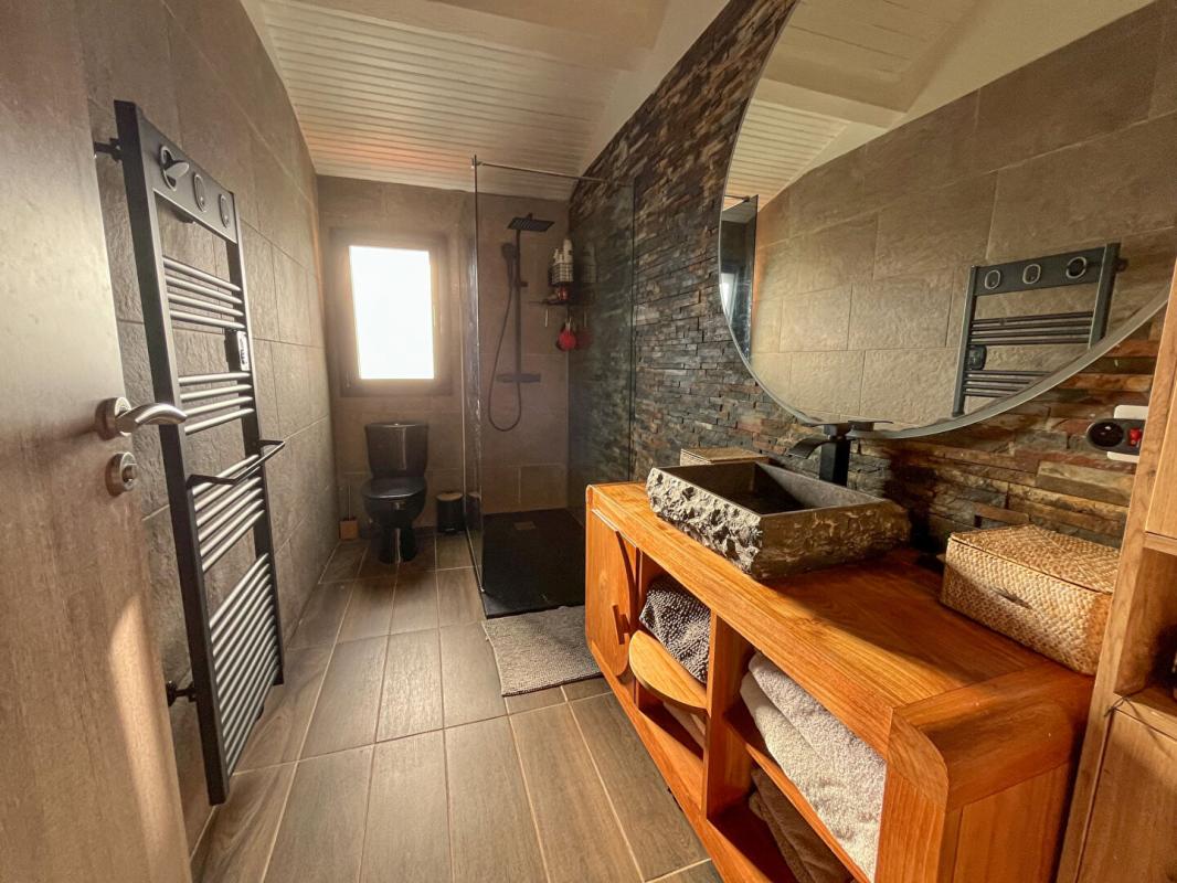 FIGANIERES VILLA INDIVIDUELLE AVEC APPART T3 INDEPENDANT 9