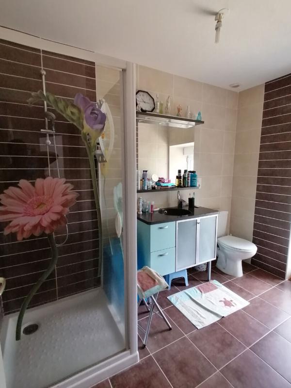 LOYAT Maison en pierre rénovée avec jardin et verger Loyat  107 m2 5