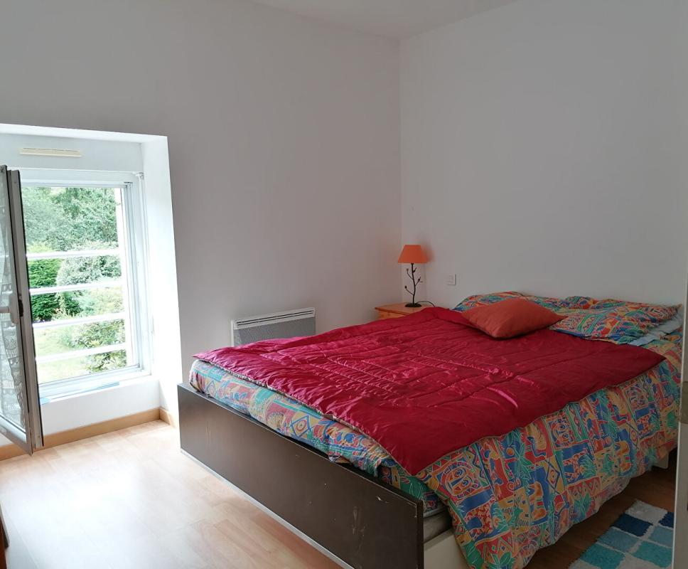 LOYAT Maison en pierre rénovée avec jardin et verger Loyat  107 m2 6