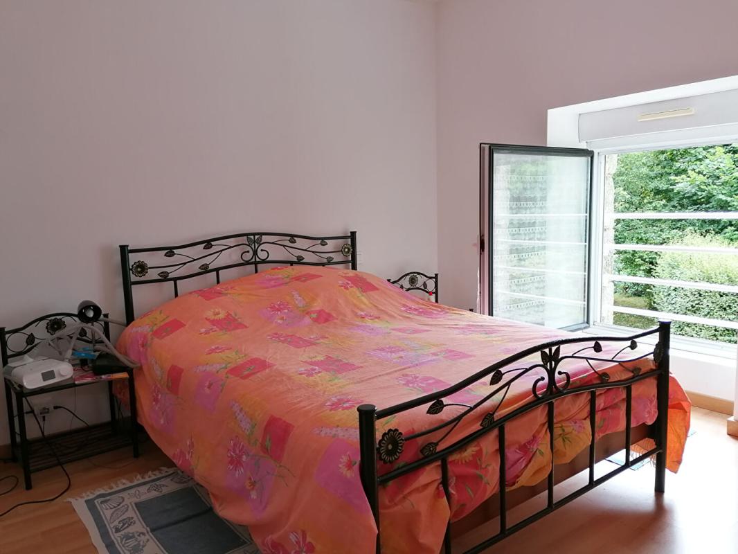 LOYAT Maison en pierre rénovée avec jardin et verger Loyat  107 m2 8