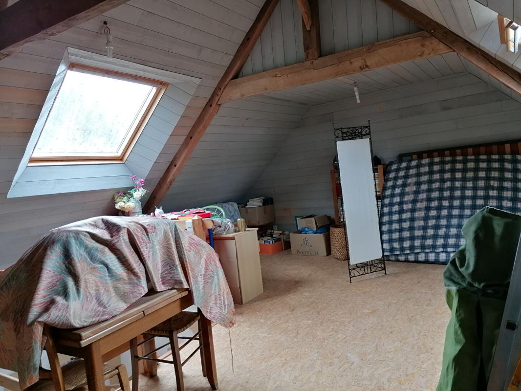 LOYAT Maison en pierre rénovée avec jardin et verger Loyat  107 m2 9