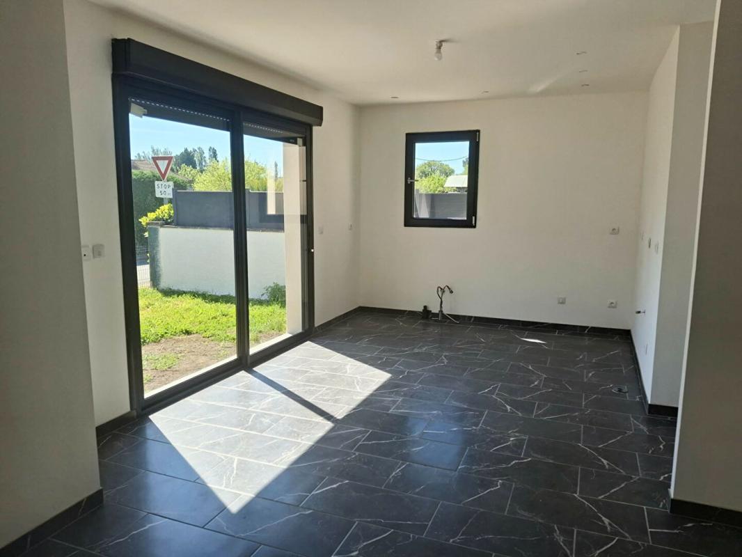 SAINT-CHRISTOLY-DE-BLAYE Maison de plain-pied neuve jamais habitée - 116 m²  - 3 chambres - grande pièce de vie 60 m² - terrain 615 m² 6