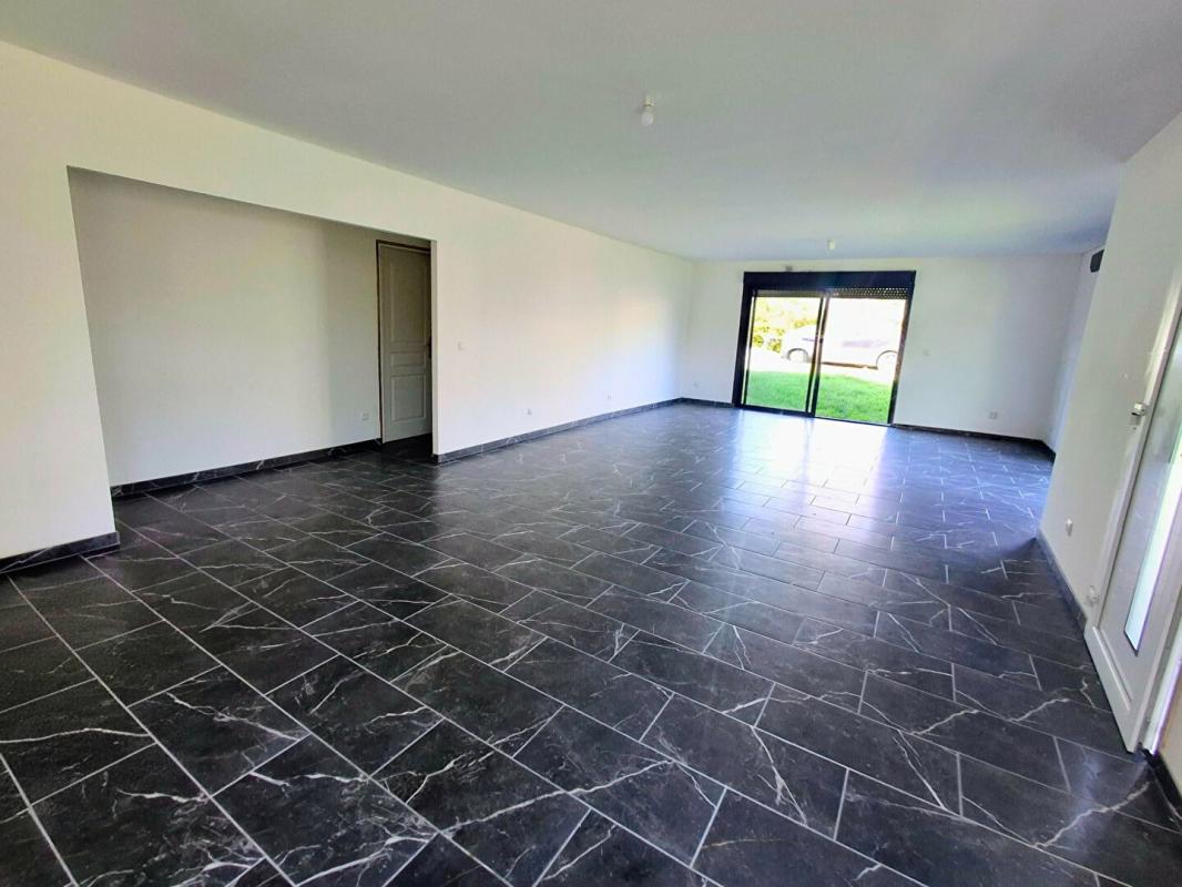 SAINT-CHRISTOLY-DE-BLAYE Maison de plain-pied neuve jamais habitée - 116 m²  - 3 chambres - grande pièce de vie 60 m² - terrain 615 m² 7