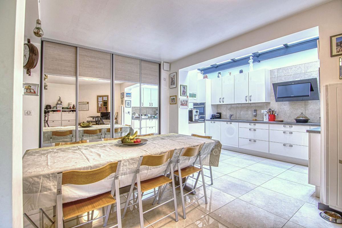 VERSAILLES Maison de ville, 6 pièces, hyper centre Notre-Dame, double box intégré 4