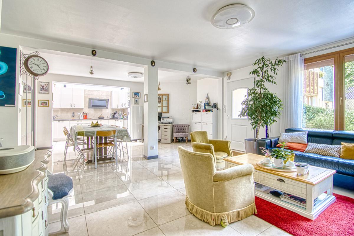 VERSAILLES Maison de ville, 6 pièces, hyper centre Notre-Dame, double box intégré 7