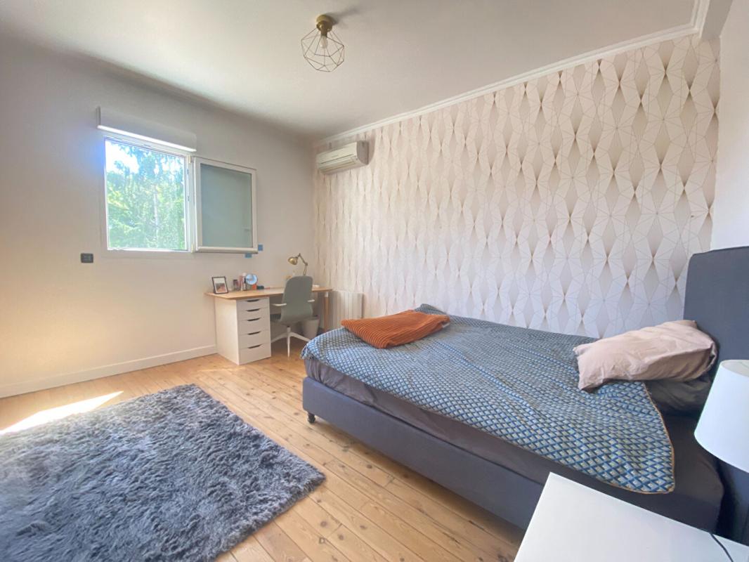 BORDEAUX Maison rénovée 4 chambres et beau jardin 6