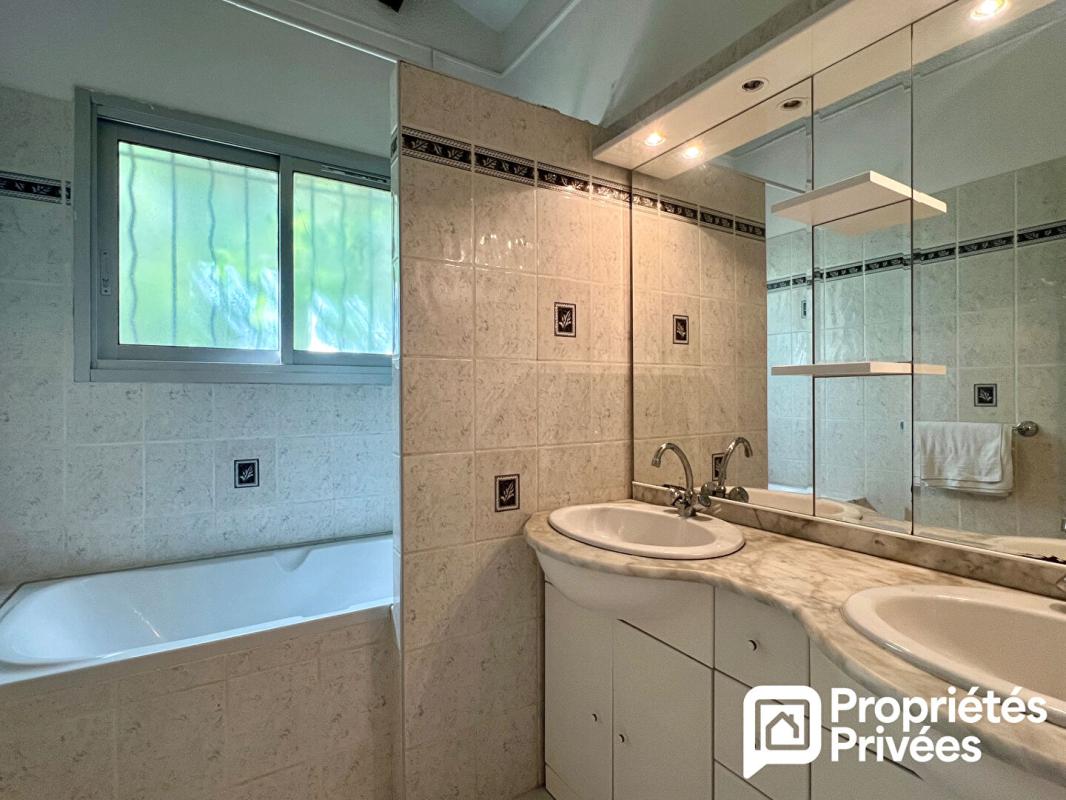 SAINT-RAPHAEL Saint-Raphaël Valescure, Villa 5 pièces avec piscine, terrasse et pool house 11