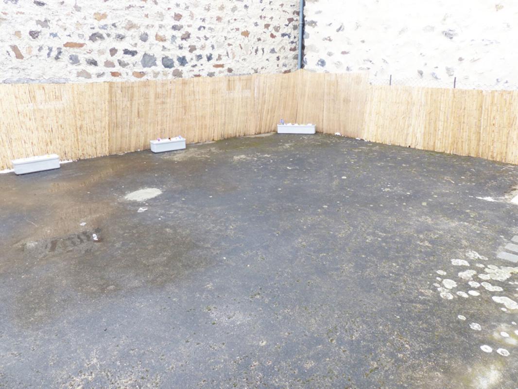 LAUSSONNE Location Maison vide - 4 pièces, 112  m² - Laussonne 15