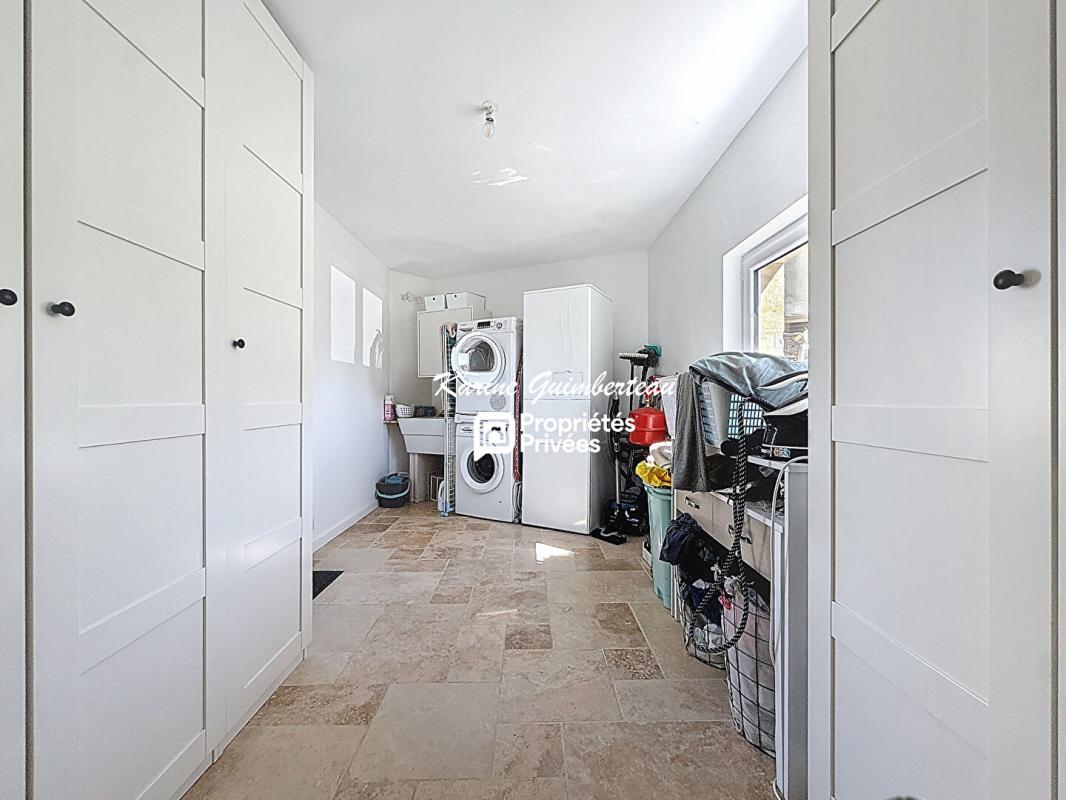 LALANDE-DE-POMEROL Maison familiale en pierre joliment rénovée avec piscine 10