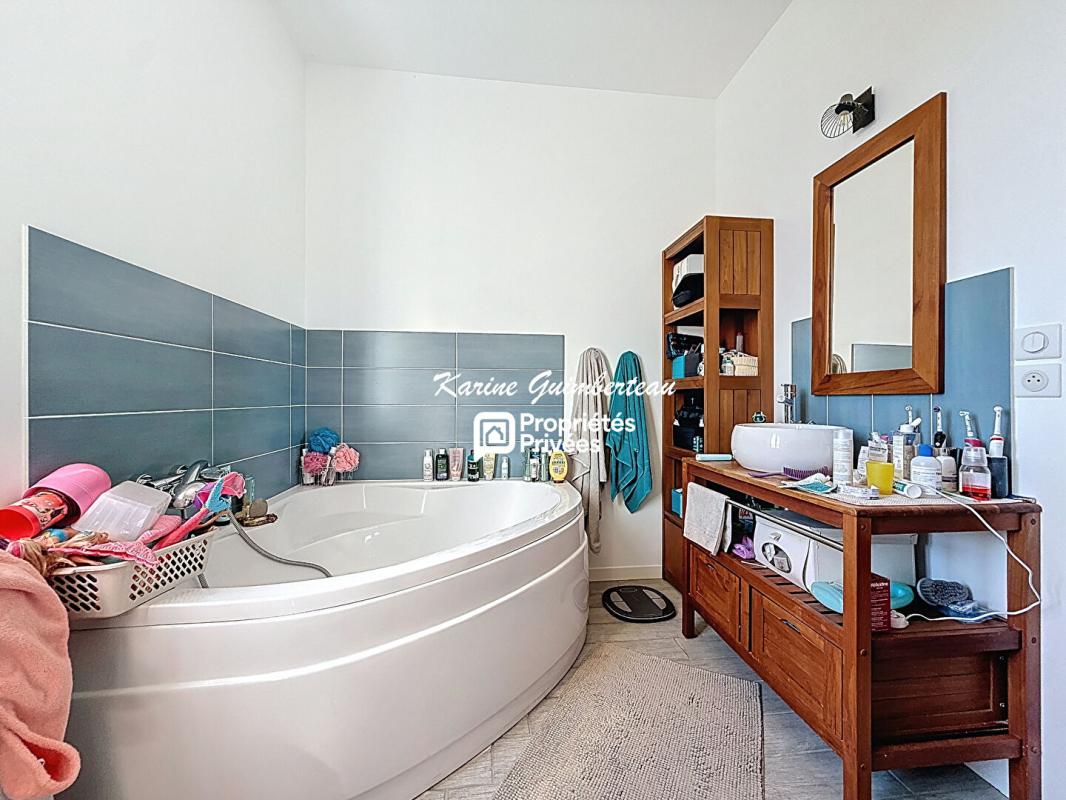 LALANDE-DE-POMEROL Maison familiale en pierre joliment rénovée avec piscine 13