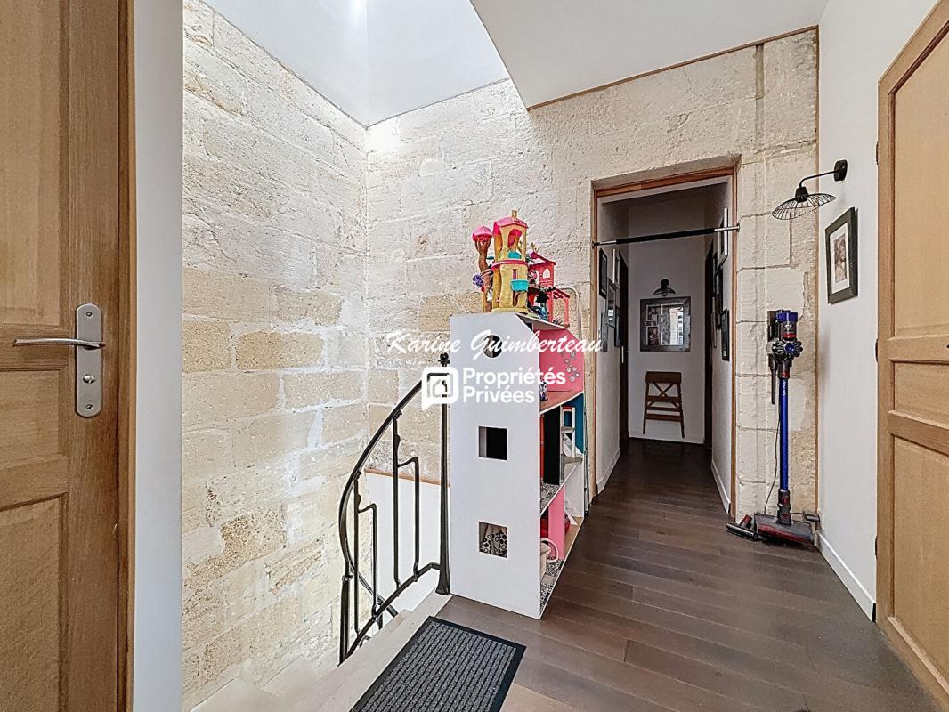 LALANDE-DE-POMEROL Maison familiale en pierre joliment rénovée avec piscine 16