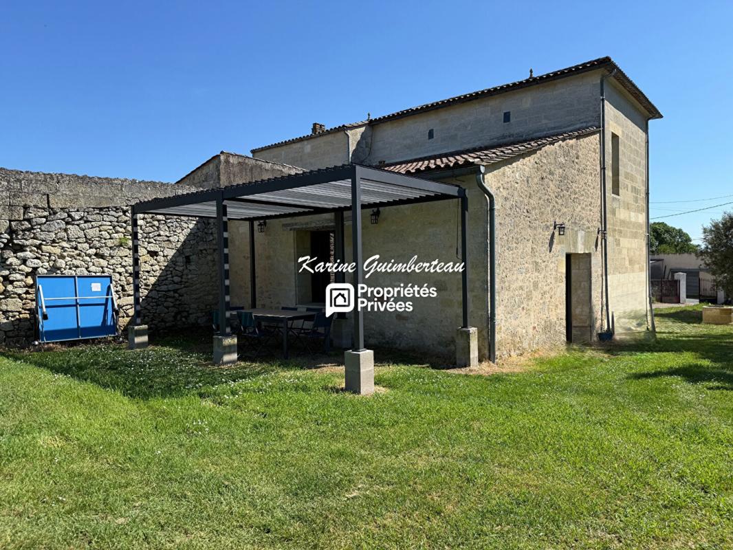 LALANDE-DE-POMEROL Maison familiale en pierre joliment rénovée avec piscine 17
