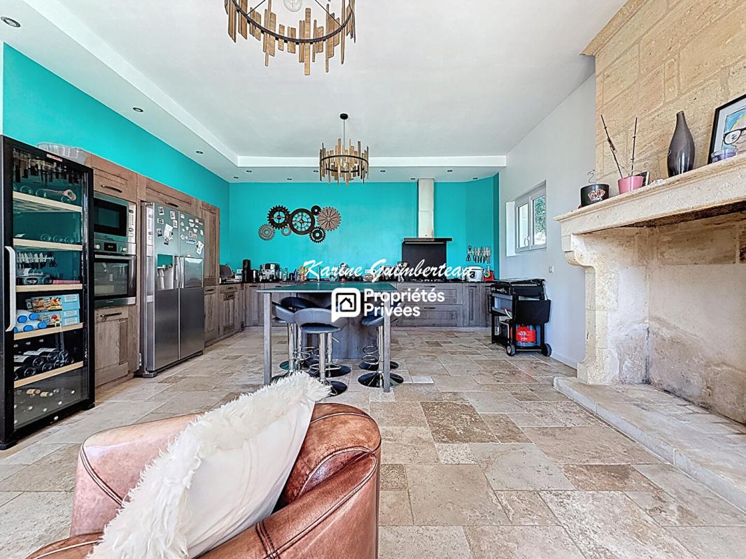 LALANDE-DE-POMEROL Maison familiale en pierre joliment rénovée avec piscine 8