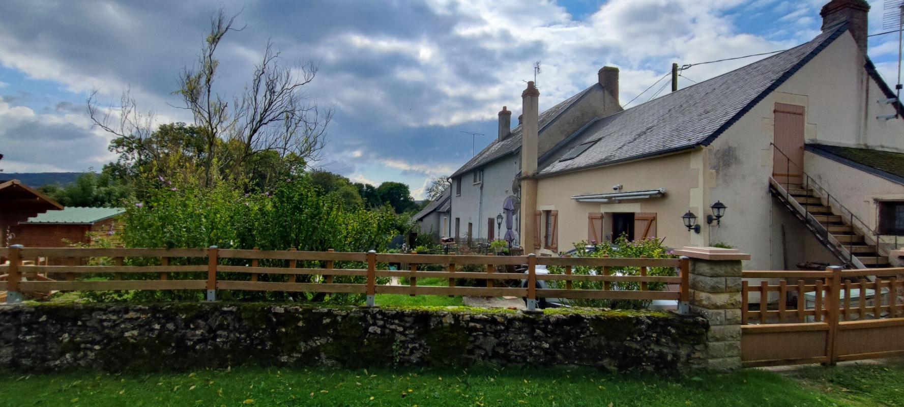 PREMERY Jolie maison mitoyenne à Prémery 2