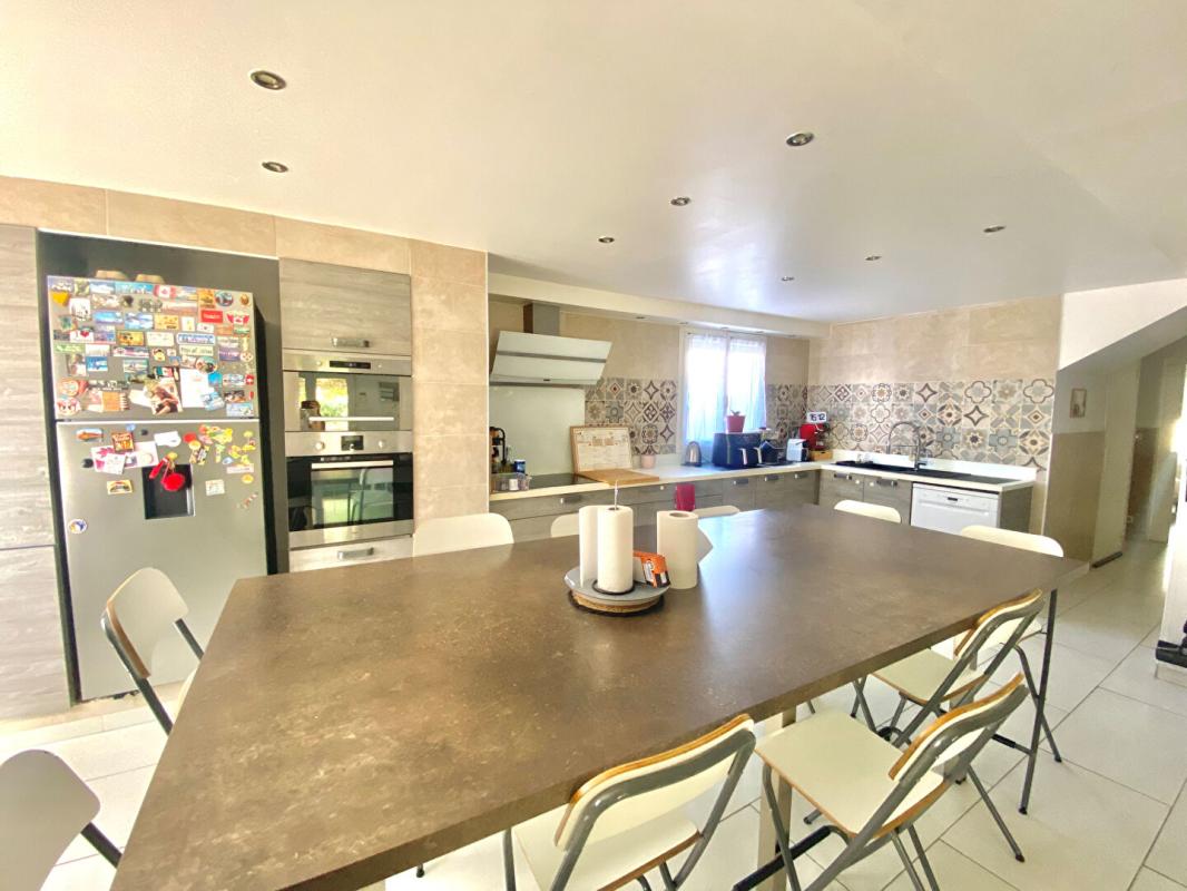 LE PONTET Belle villa familiale 8 pièces 180 m2 avec fort potentiel 4