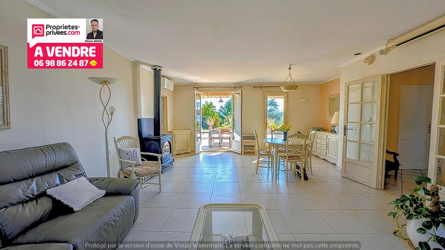 TOURRETTES ELEGANTE VILLA DE PLAIN-PIED ET DE 4 CHAMBRES. 150 m² .Calme et résidentiel ! 10