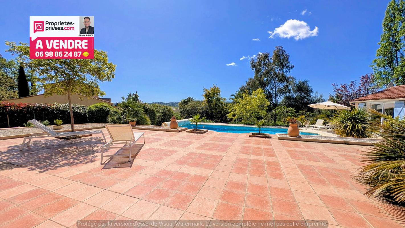 TOURRETTES ELEGANTE VILLA DE PLAIN-PIED ET DE 4 CHAMBRES. 150 m² .Calme et résidentiel ! 4