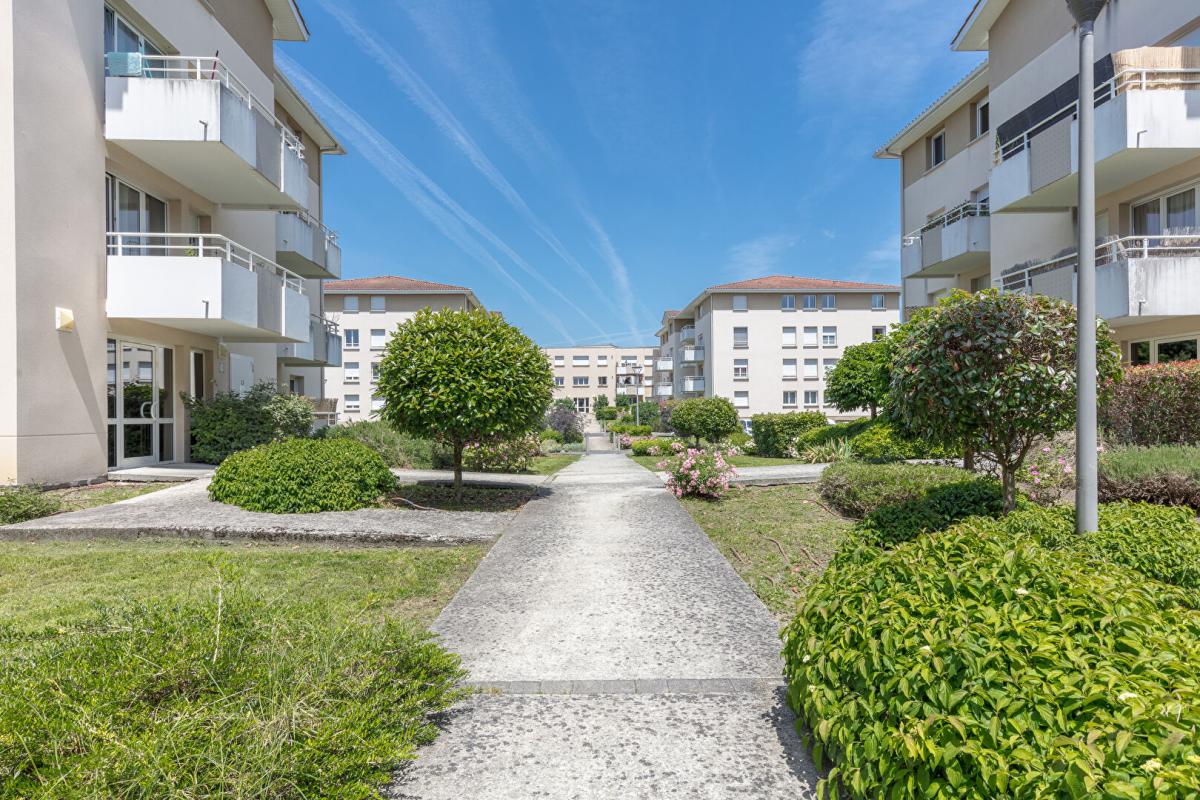 BRUGES Appartement T2 de 41 m² avec piscine et parking 1