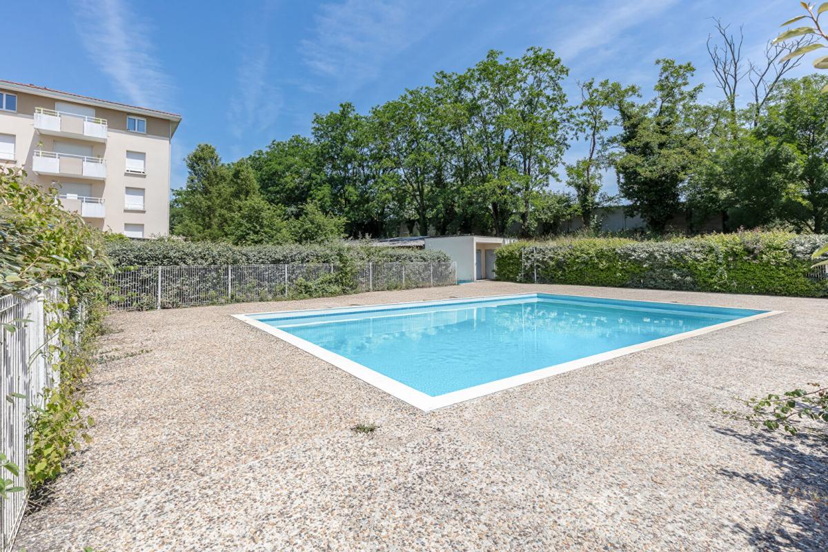 BRUGES Appartement T2 de 41 m² avec piscine et parking 3