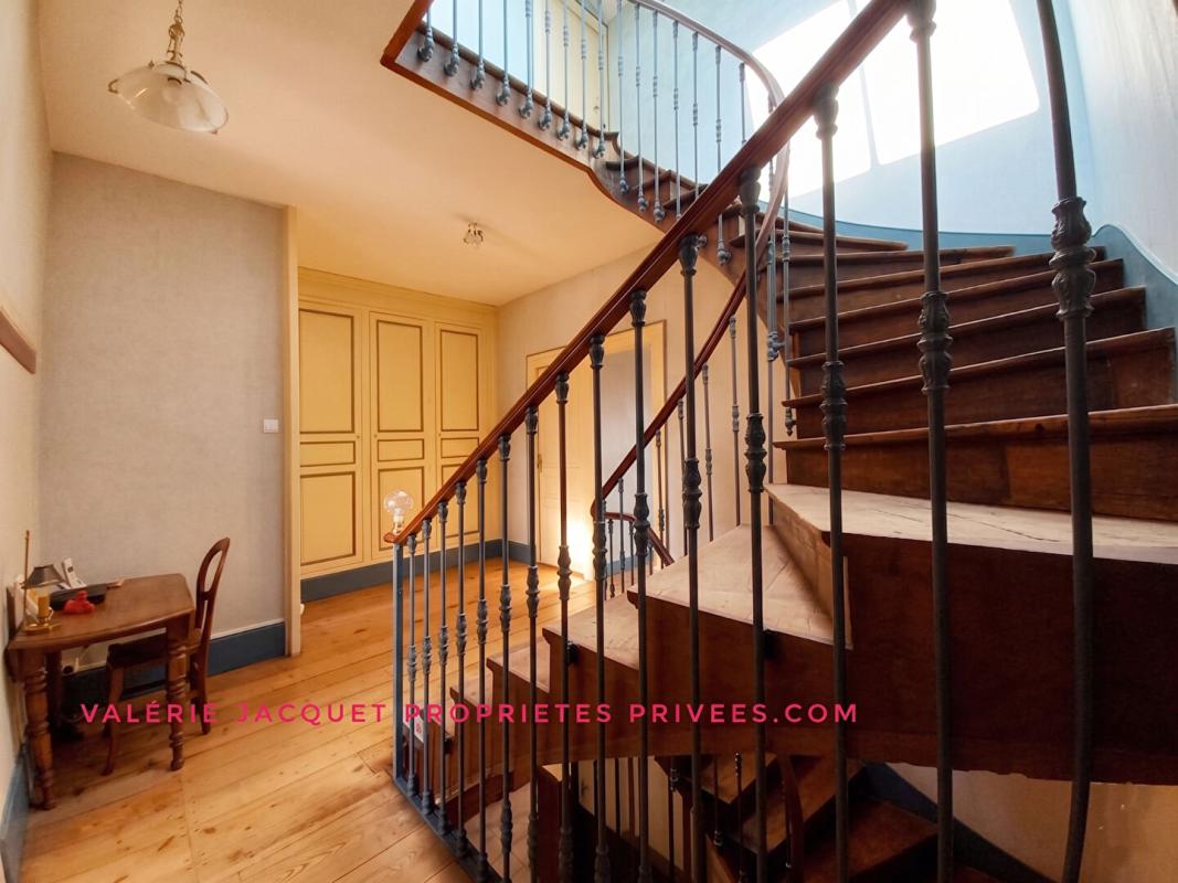 COUTRAS Centre ville: Demeure d'Exception : L'Équilibre Parfait entre Caractère et Volume 14