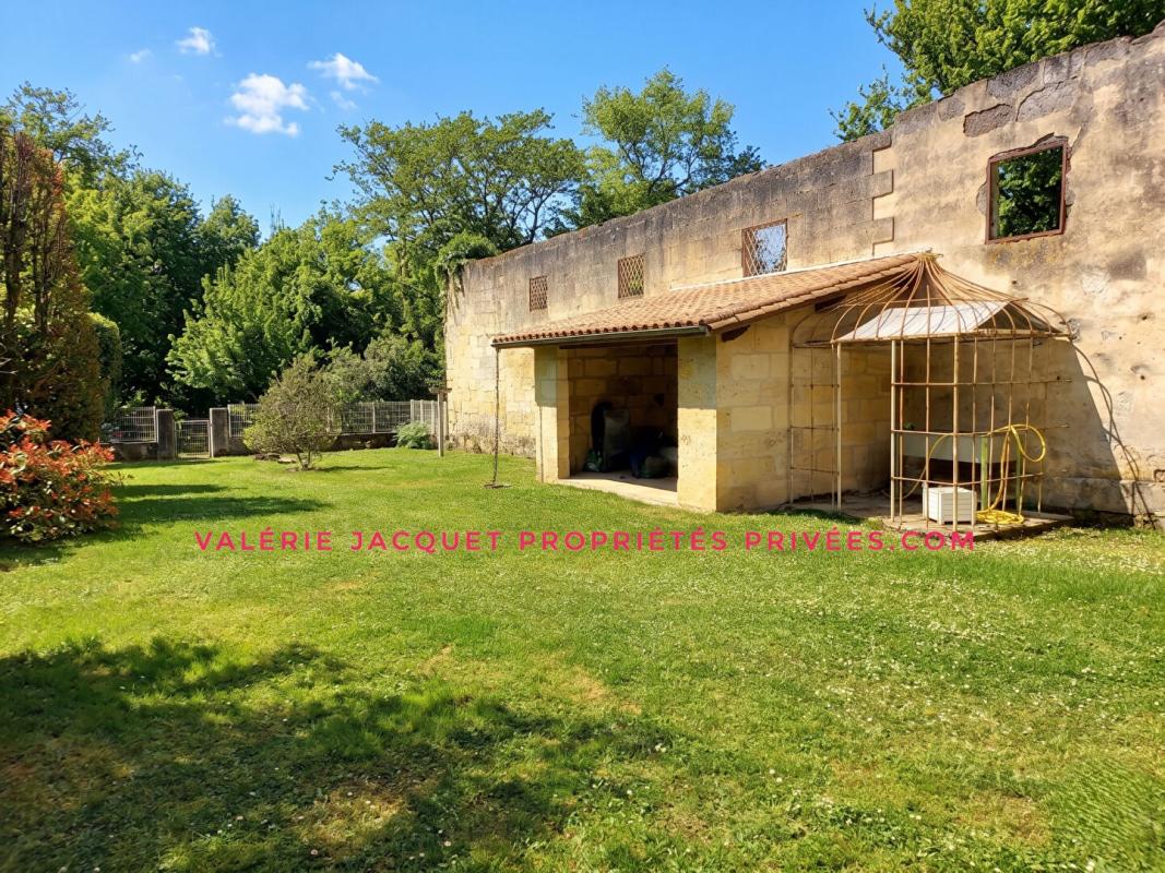 COUTRAS Centre ville: Demeure d'Exception : L'Équilibre Parfait entre Caractère et Volume 17