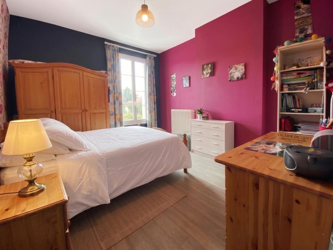 COUTRAS Centre ville: Demeure d'Exception : L'Équilibre Parfait entre Caractère et Volume 8