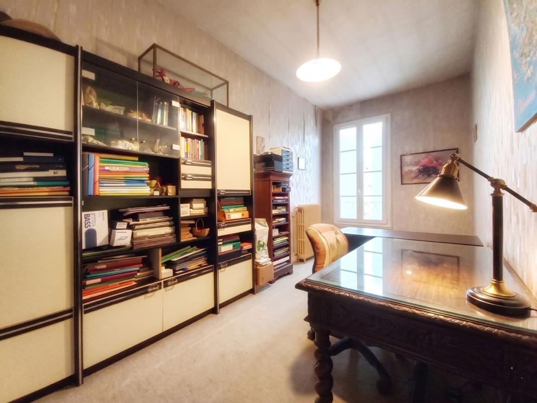 COUTRAS Centre ville: Demeure d'Exception : L'Équilibre Parfait entre Caractère et Volume 9