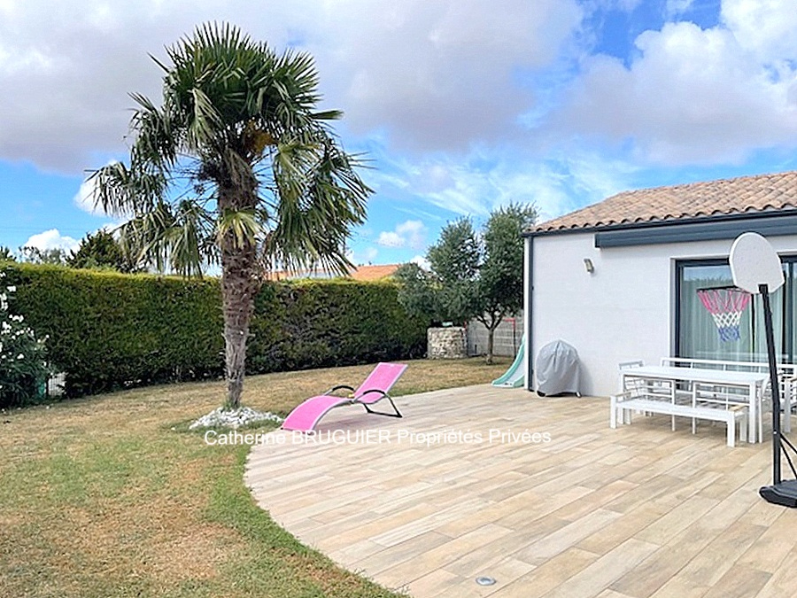 NUAILLE-D'AUNIS Maison de plain-pied 116 m² - Centre village - Classe A -3 chambres - garage - jardin clos 1