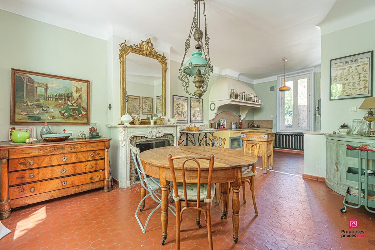 MARSEILLE-11E-ARRONDISSEMENT Maison 10 pièce(s) 330 m2 avec terrain 4000 m² et Piscine 10