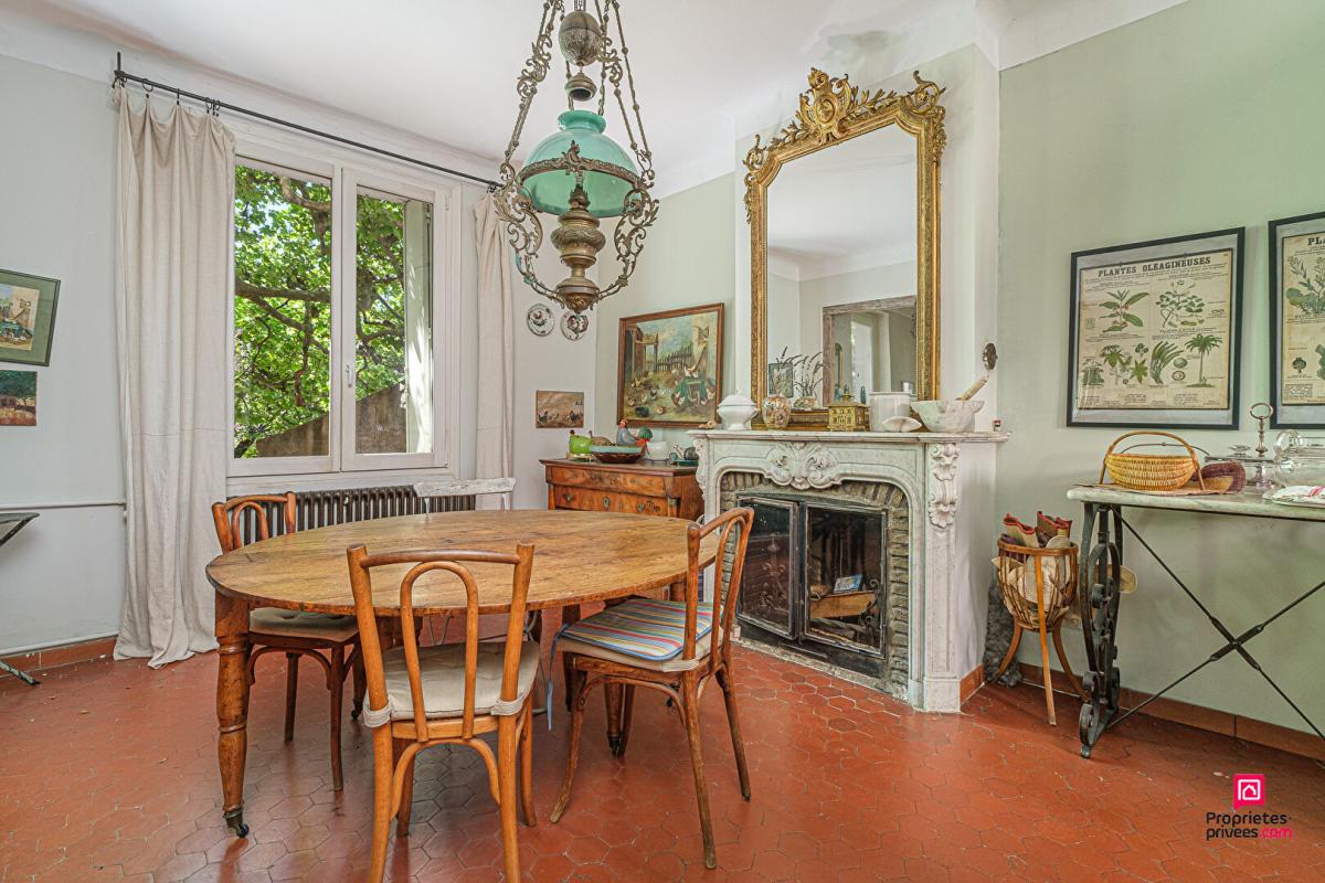 MARSEILLE-11E-ARRONDISSEMENT Maison 10 pièce(s) 330 m2 avec terrain 4000 m² et Piscine 11