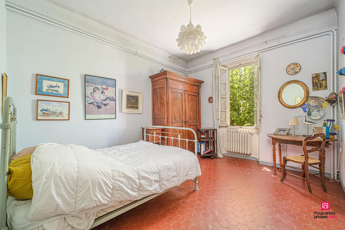 MARSEILLE-11E-ARRONDISSEMENT Maison 10 pièce(s) 330 m2 avec terrain 4000 m² et Piscine 14