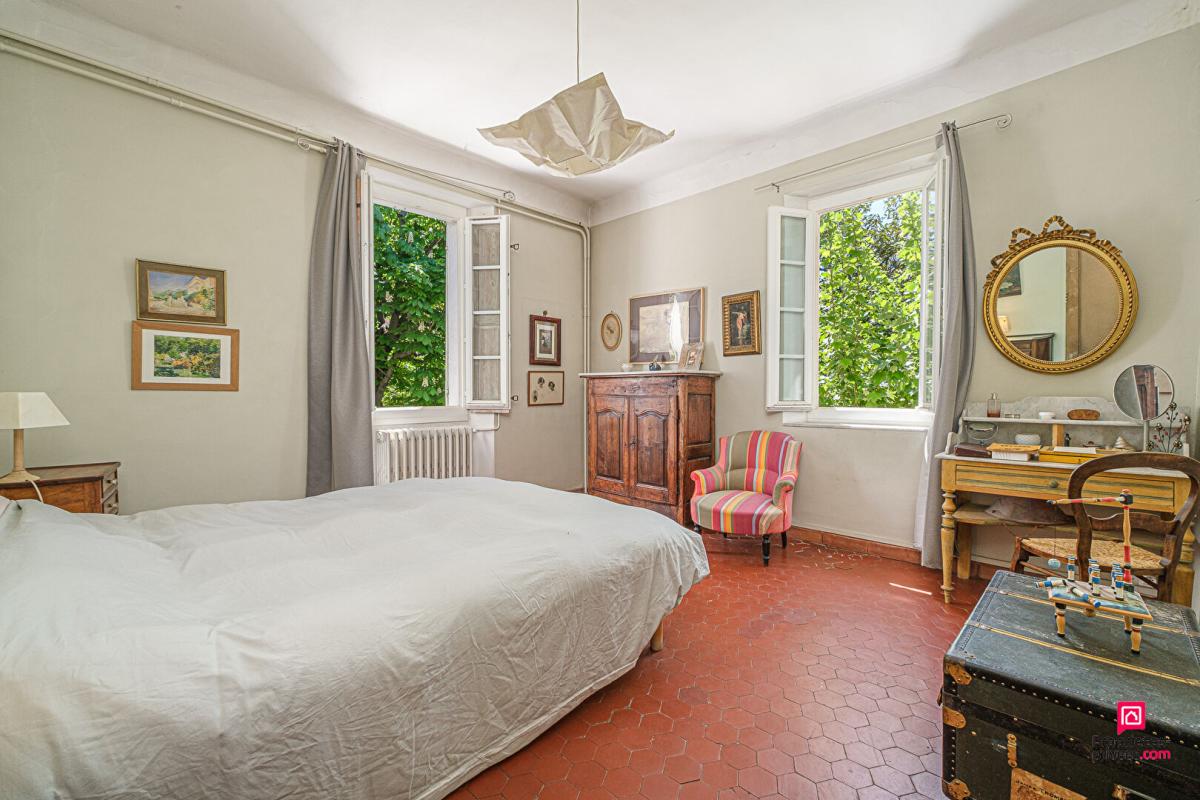 MARSEILLE-11E-ARRONDISSEMENT Maison 10 pièce(s) 330 m2 avec terrain 4000 m² et Piscine 16