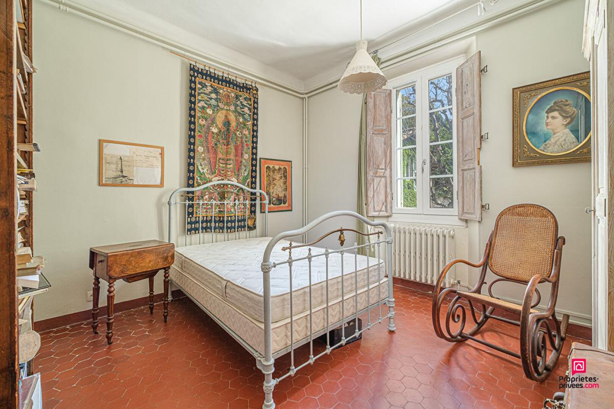 MARSEILLE-11E-ARRONDISSEMENT Maison 10 pièce(s) 330 m2 avec terrain 4000 m² et Piscine 17