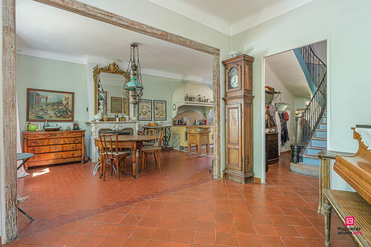 MARSEILLE-11E-ARRONDISSEMENT Maison 10 pièce(s) 330 m2 avec terrain 4000 m² et Piscine 9