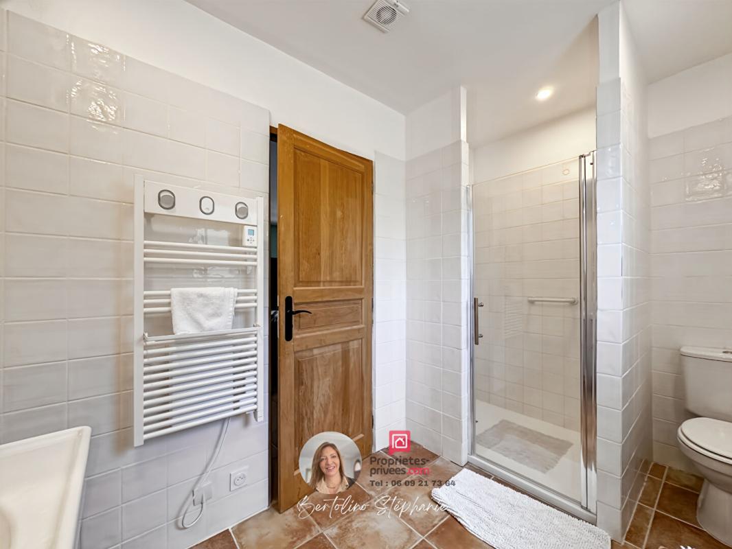 TRANS-EN-PROVENCE Maison plain-pied rénovée avec piscine 11