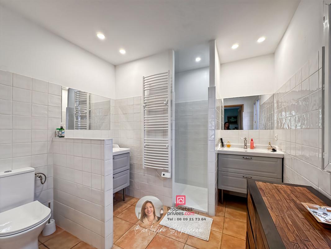 TRANS-EN-PROVENCE Maison plain-pied rénovée avec piscine 13