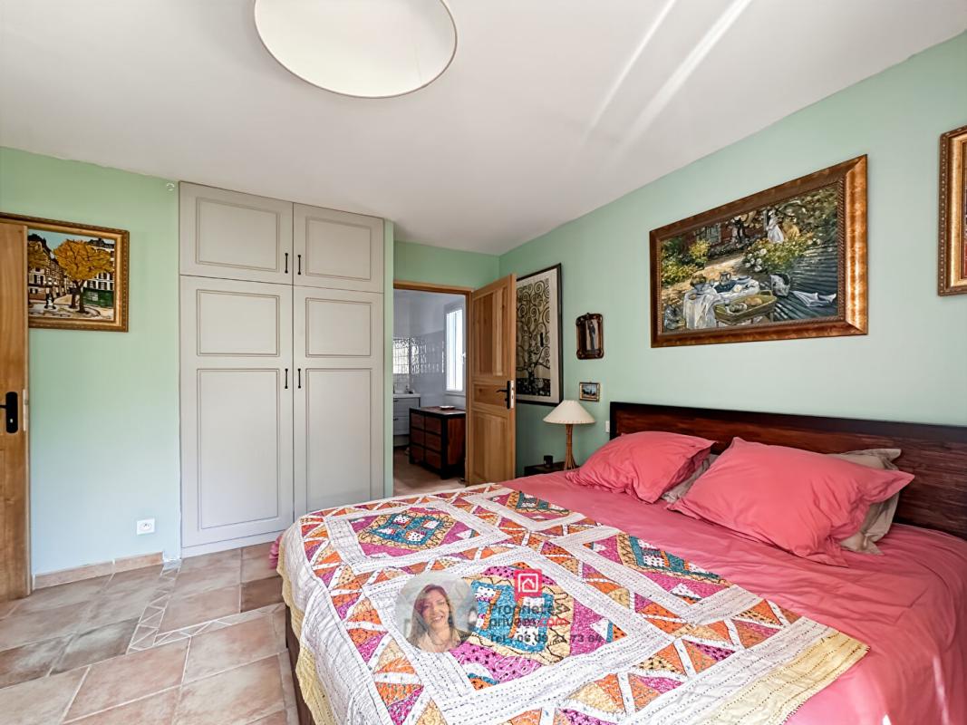 TRANS-EN-PROVENCE Maison plain-pied rénovée avec piscine 14