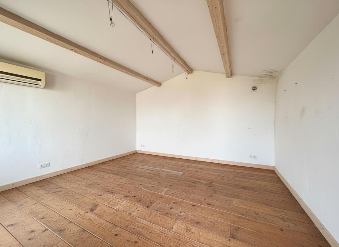 TRANS-EN-PROVENCE Maison plain-pied rénovée avec piscine 18