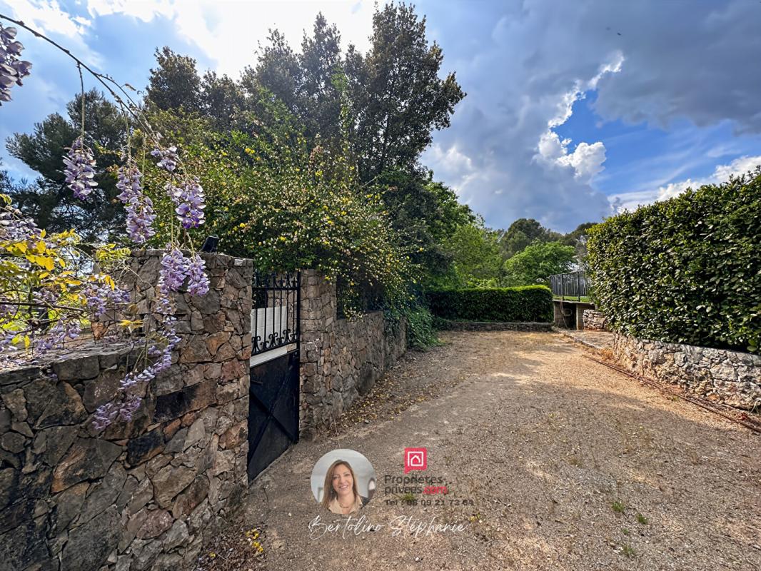 TRANS-EN-PROVENCE Maison plain-pied rénovée avec piscine 8