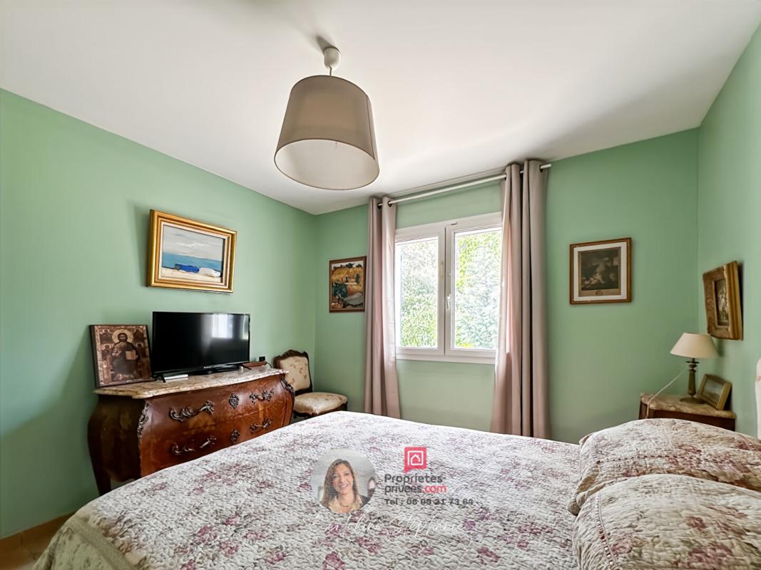 TRANS-EN-PROVENCE Maison plain-pied rénovée avec piscine 9