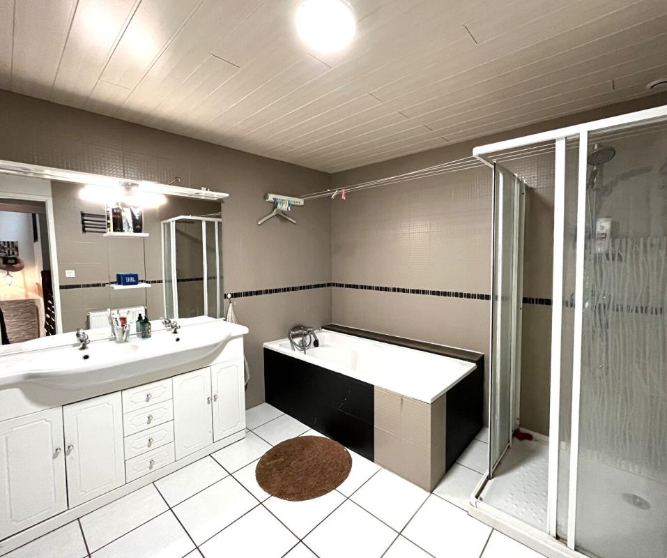 CHAVANNES-SUR-SURAN Maison de village rénovée avec jardin - 5 chambres - Au coeur du Revermont 8