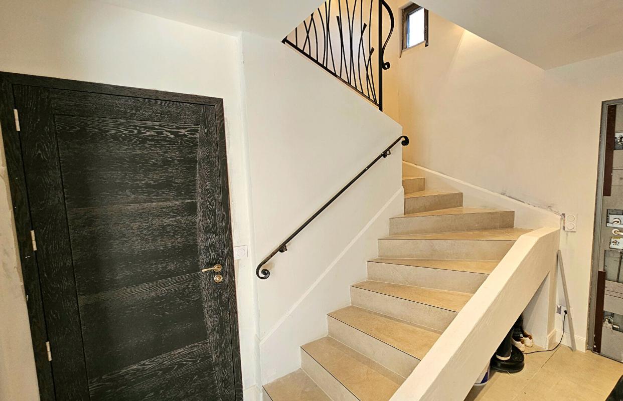 CLAVIERS Claviers , Var . Villa contemporaine avec vue dégagée, piscine et terrain de 5800 m² 10