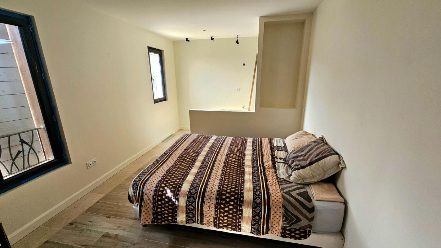 CLAVIERS Claviers , Var . Villa contemporaine avec vue dégagée, piscine et terrain de 5800 m² 12