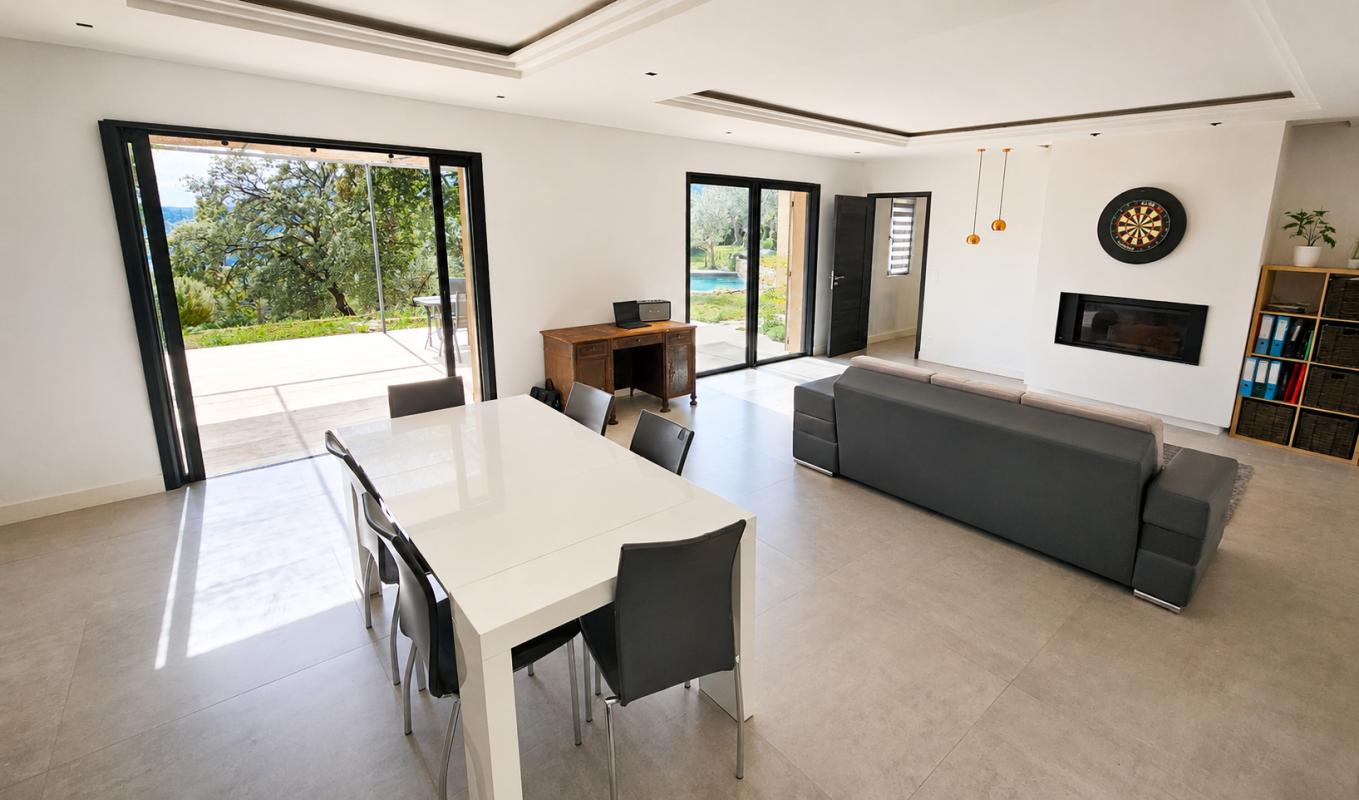 CLAVIERS Claviers , Var . Villa contemporaine avec vue dégagée, piscine et terrain de 5800 m² 5