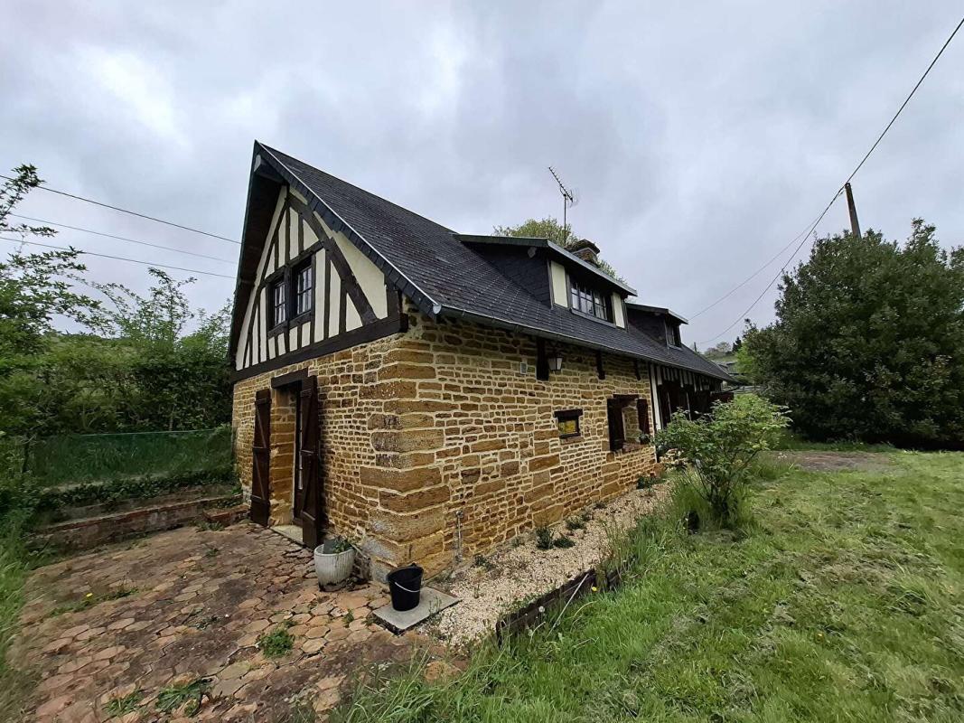 AUBRY-LE-PANTHOU Maison de campagne en colombage 6 pièce(s) 87 m2 + terrain 2