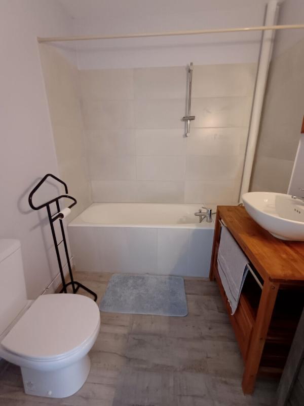 PERPIGNAN Grand T2 rénové dernier étage-vue dégagée Canigou- ascenseur, cave et parking, quartier des fleurs 7