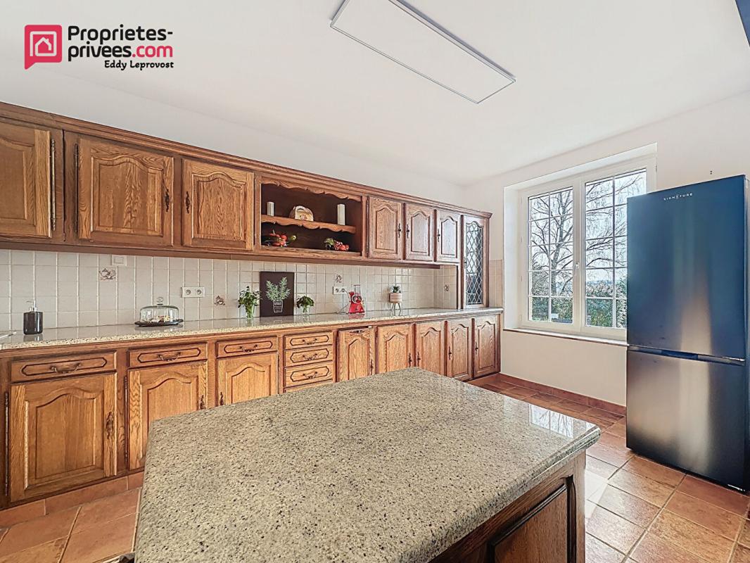 PERRIERS-EN-BEAUFICEL Splendide propriété de 197m² 7