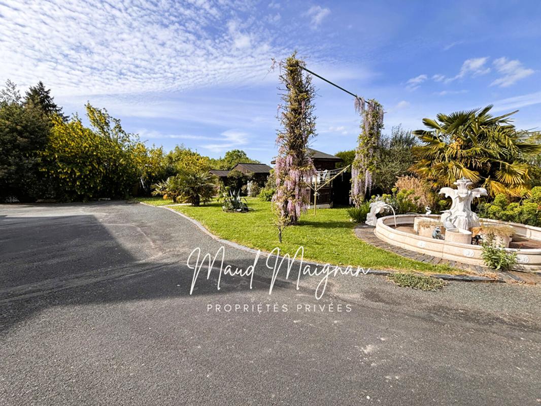 SEGRE Propriété familiale, très beaux volumes, piscine et atelier, cadre calme et sans vis-à-vis 5